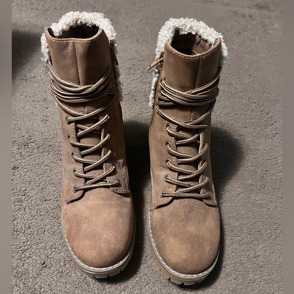 Booties 💜 - Picture 2 of 3